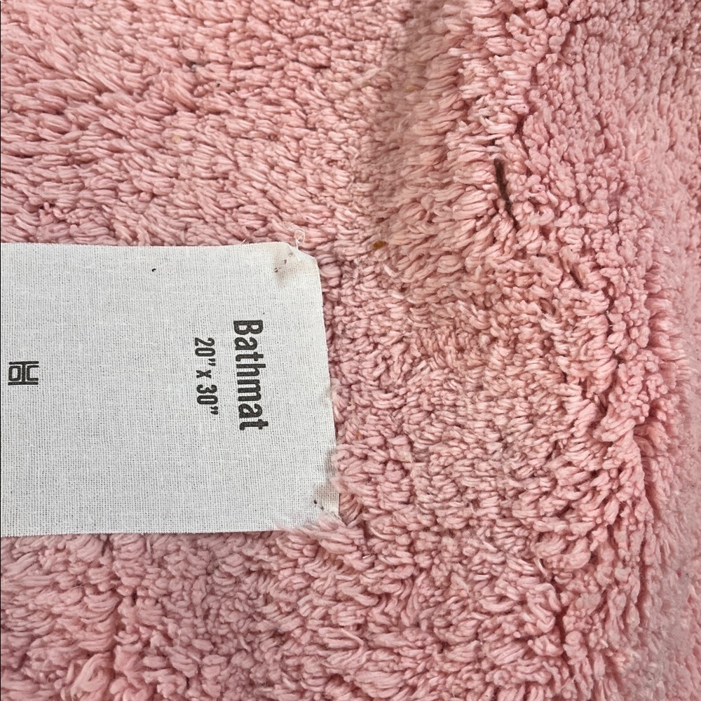 Urban Outfitters Queen Of Hearts Pink Heart Bath Mat New with Tags - Picture 2 of 5